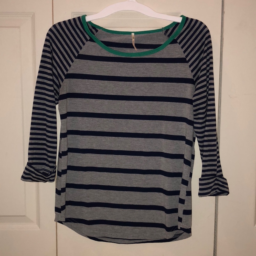 Mixed striped quarter length sleeve
